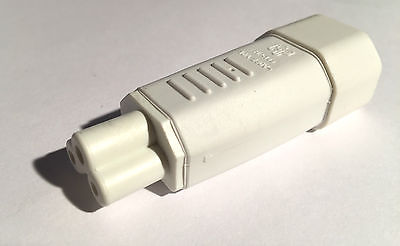 Connecteur adaptateur secteur IEC C14 mâle vers prise femelle IEC C5 blanc